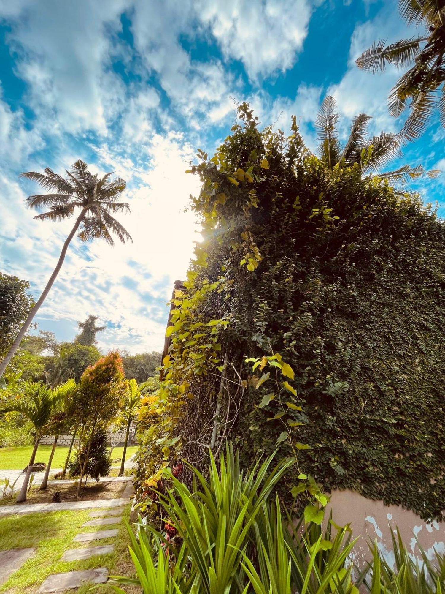 Apit Lawang Villas & Resto Batununggul Esterno foto